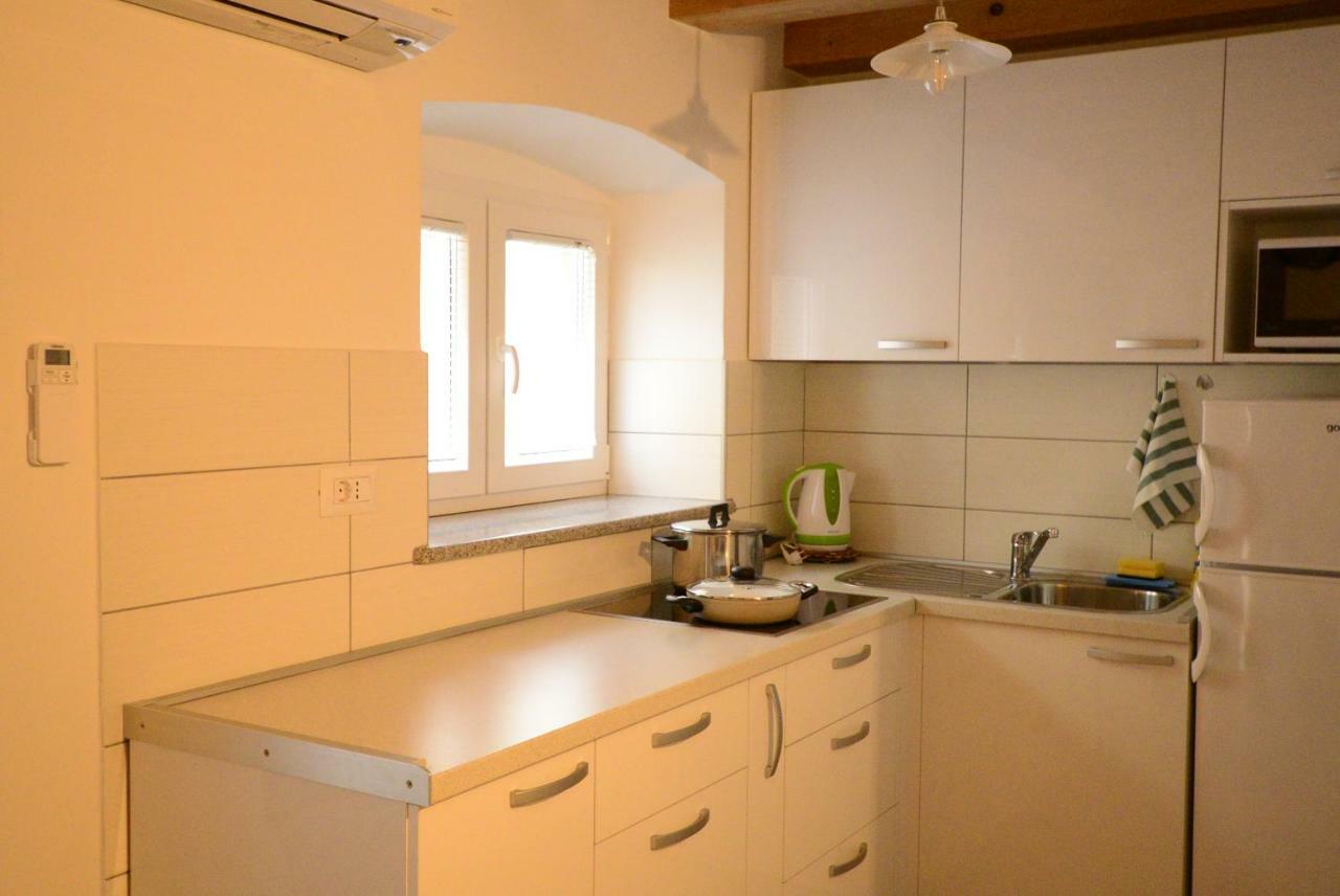 Apartments And Rooms Oliva ツレス エクステリア 写真