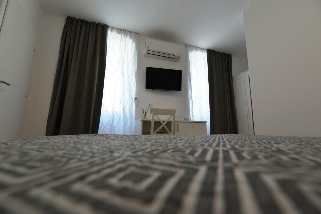 Apartments And Rooms Oliva ツレス エクステリア 写真