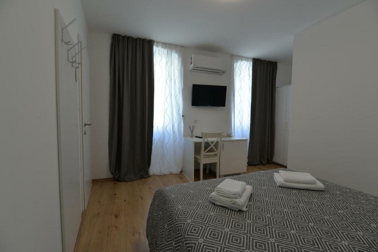 Apartments And Rooms Oliva ツレス エクステリア 写真