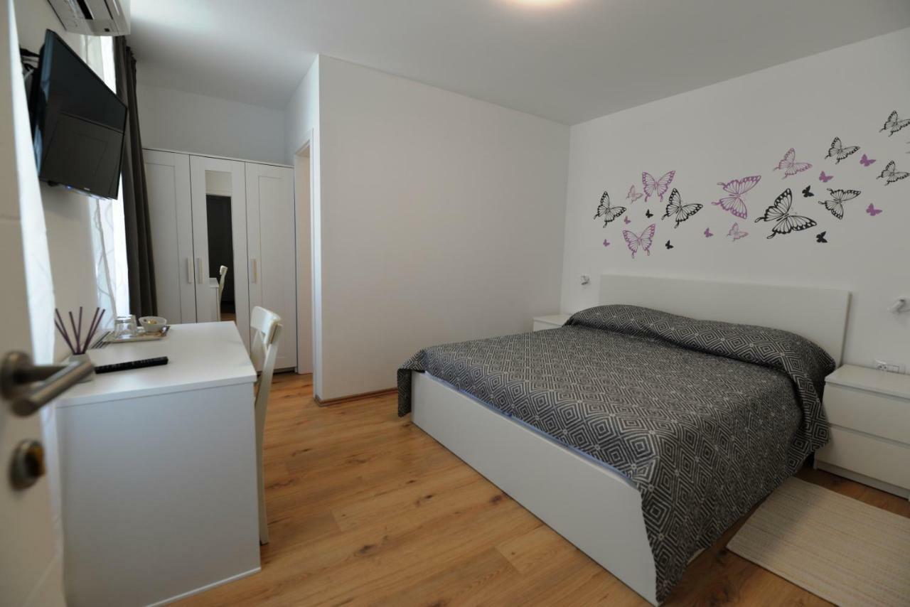 Apartments And Rooms Oliva ツレス エクステリア 写真